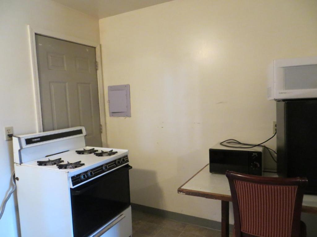 Madison Suites Motel Портланд Стая снимка