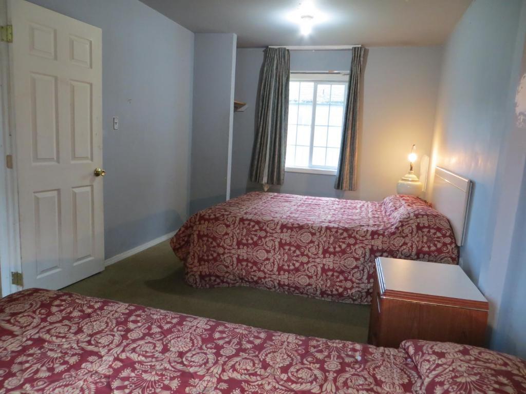 Madison Suites Motel Портланд Стая снимка