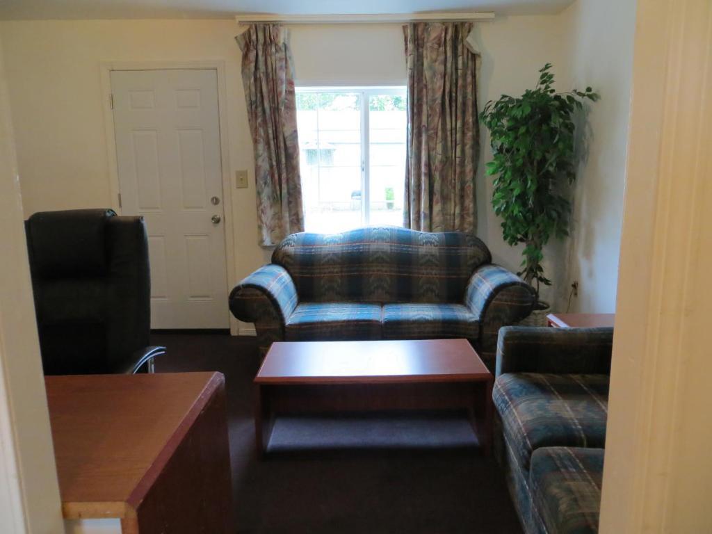 Madison Suites Motel Портланд Стая снимка
